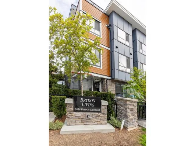 9 5476 BRYDON CRESCENT, Langley, British Columbia V3A0N7