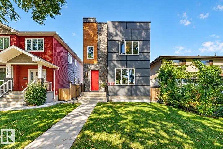 8922 77 AV NW, Edmonton, Alberta T6C0L9