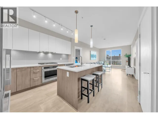 303 625 E 3RD STREET, North Vancouver, British Columbia V7L0G3