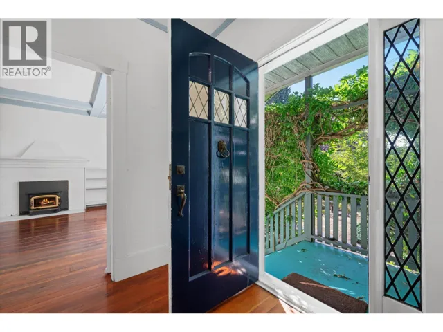 1376 11TH STREET, West Vancouver, British Columbia V7T2M9