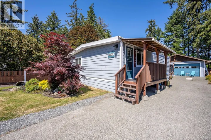 2102 Stadacona Dr, Comox, British Columbia V9M3P7