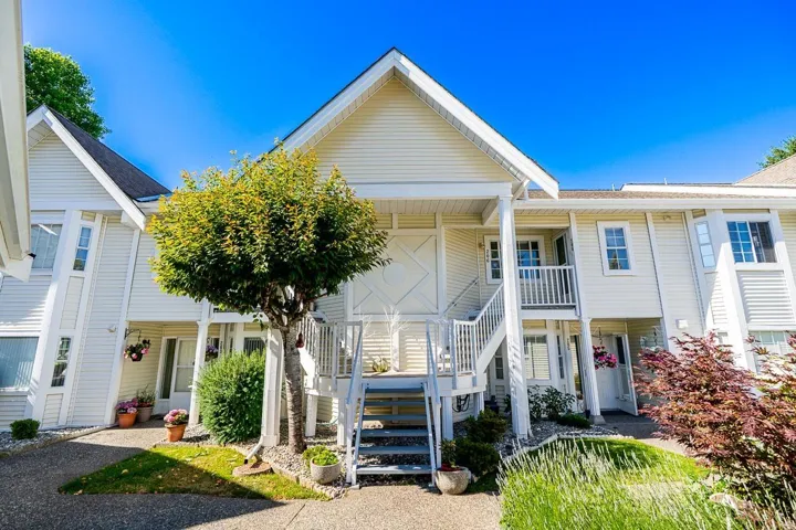 206 9109 154 STREET, Surrey, British Columbia V3R9G8