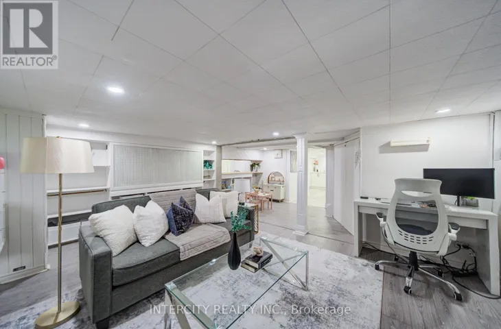 256 BLANTYRE AVENUE, Toronto (Birchcliffe-Cliffside), Ontario M1N2S1