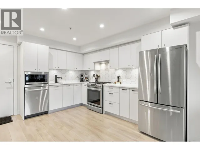 305 1519 CROWN STREET, North Vancouver, British Columbia V7J1G6