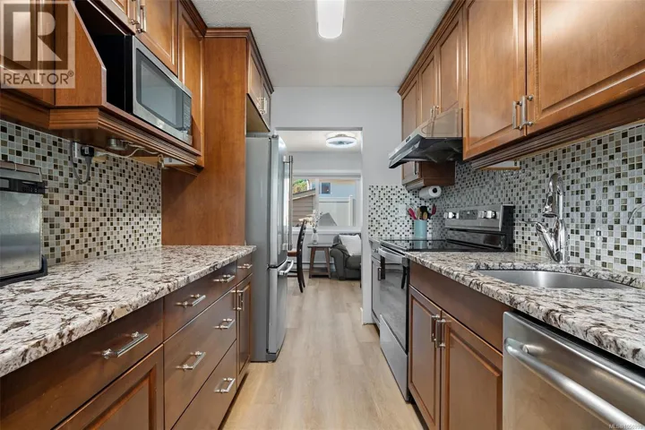 7 10046 Fifth St, Sidney, British Columbia V8L2X9
