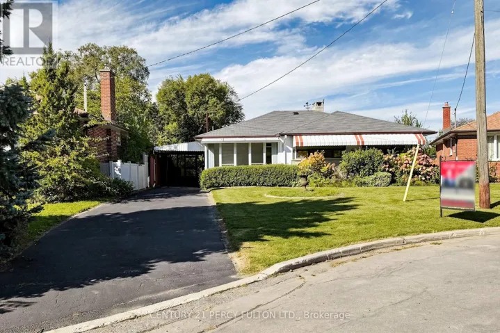 8 WALLBRIDGE COURT, Toronto (Willowdale West), Ontario M2R1W1