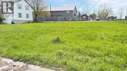 8 BRYDGES Street, Paris, Ontario N3L1R4