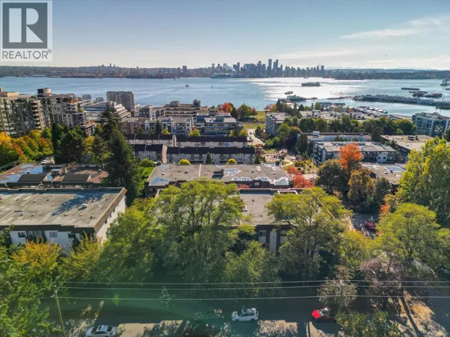 201 225 W 3RD STREET, North Vancouver, British Columbia V7M1E9