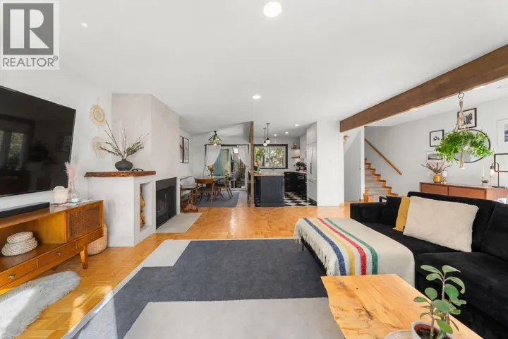 1952 CHESTERFIELD AVENUE, North Vancouver, British Columbia V7M2P5