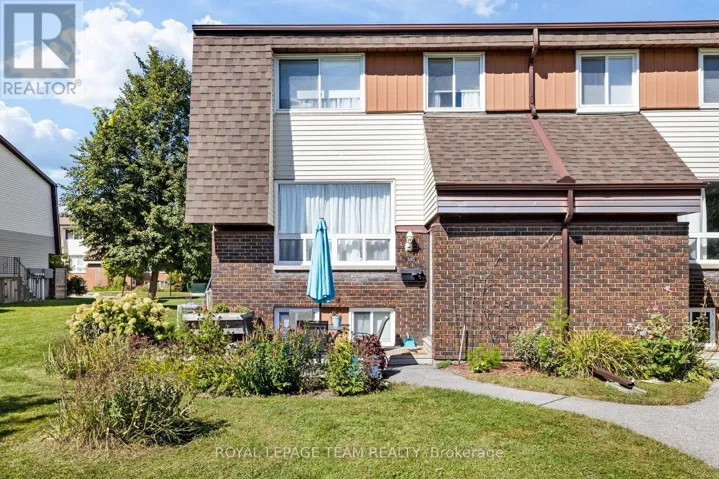 47 - 38 WOODVALE, Ottawa, Ontario K2G4H4