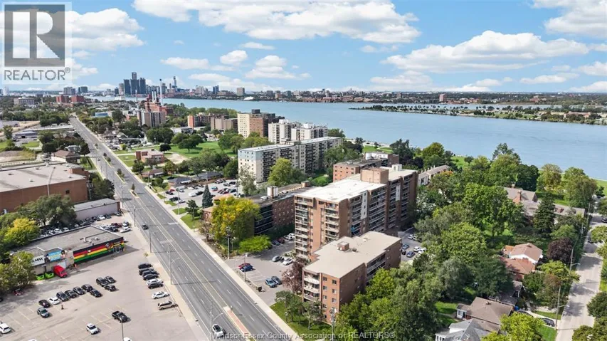 3936 WYANDOTTE STREET East Unit# 810, Windsor, Ontario N8Y4V1