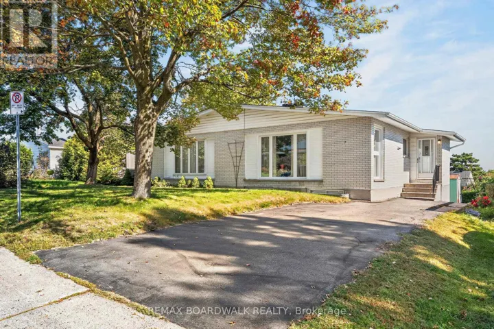 7 CHARKAY STREET, Ottawa, Ontario K2E5N5