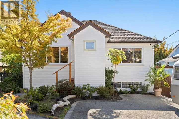 3015 Earl Grey St, Saanich, British Columbia V9B1L1