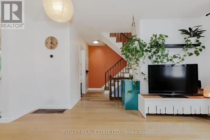 2 COTTONWOOD DRIVE, Toronto (Banbury-Don Mills), Ontario M3C2B4