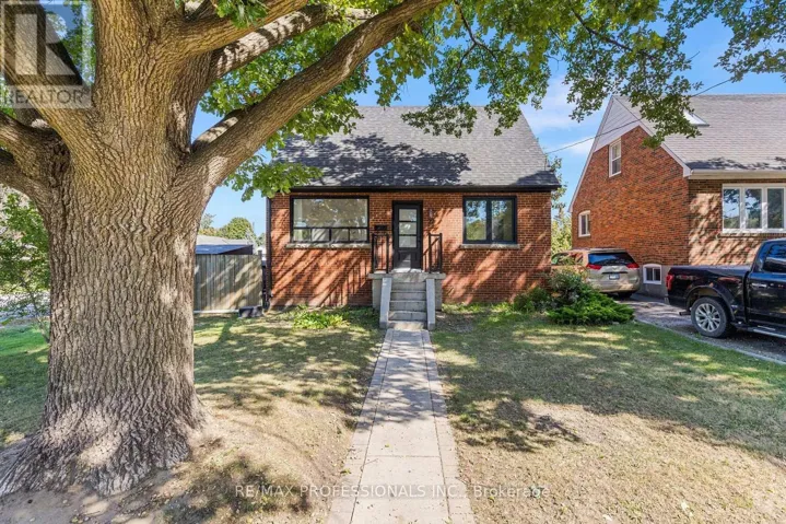 27 BRAWLEY AVENUE, Toronto (Islington-City Centre West), Ontario M8Z4Z2