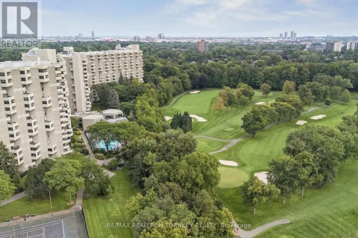 A12 - 296 MILL ROAD, Toronto (Markland Wood), Ontario M9C4X8