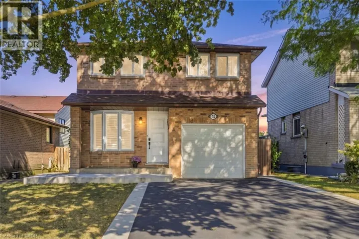 32 TWINOAKS Crescent, Hamilton, Ontario L8J2E7