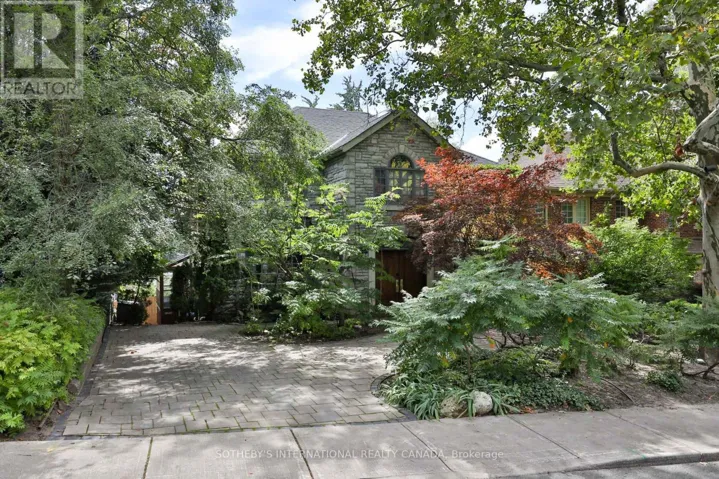 17 WEMBLEY ROAD, Toronto (Forest Hill North), Ontario M6C2E8