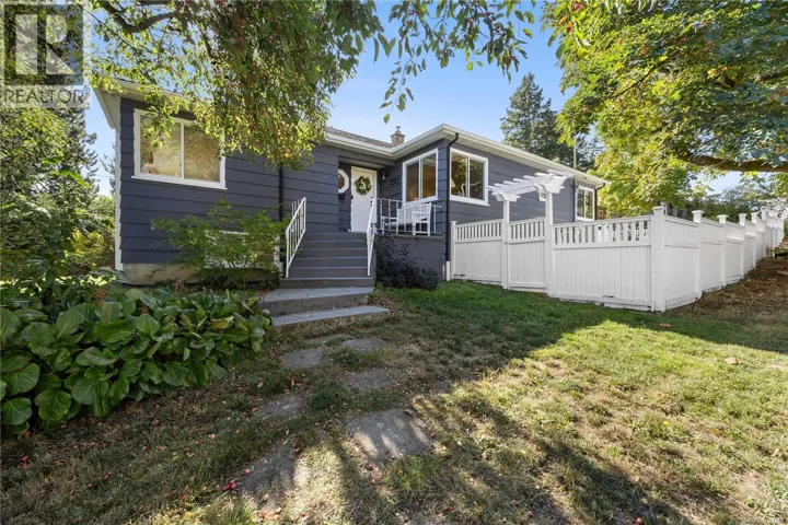 741 Cowper St, Saanich, British Columbia V9A2G1