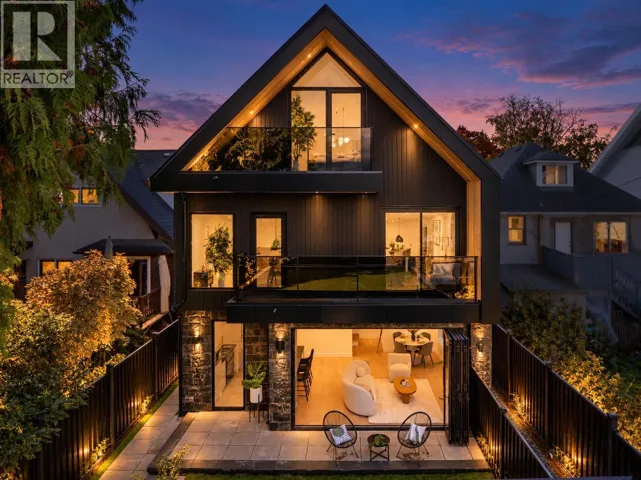 2 2145 NAPIER STREET, Vancouver, British Columbia V5L2P1