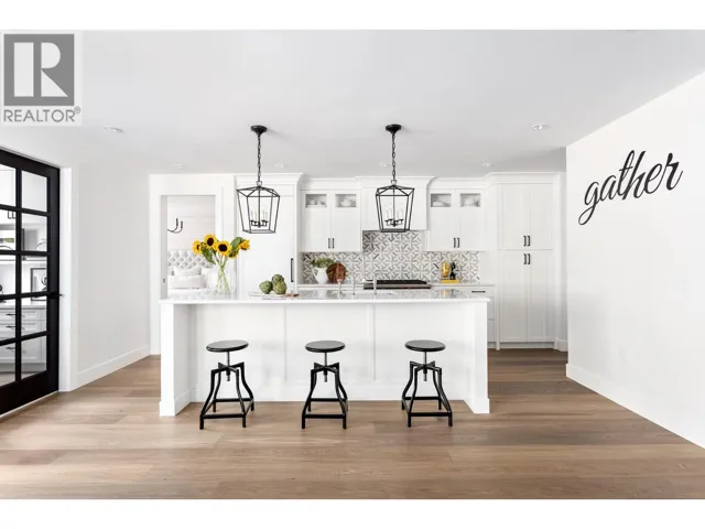102 1055 RIDGEWOOD DRIVE, North Vancouver, British Columbia V7R0A6