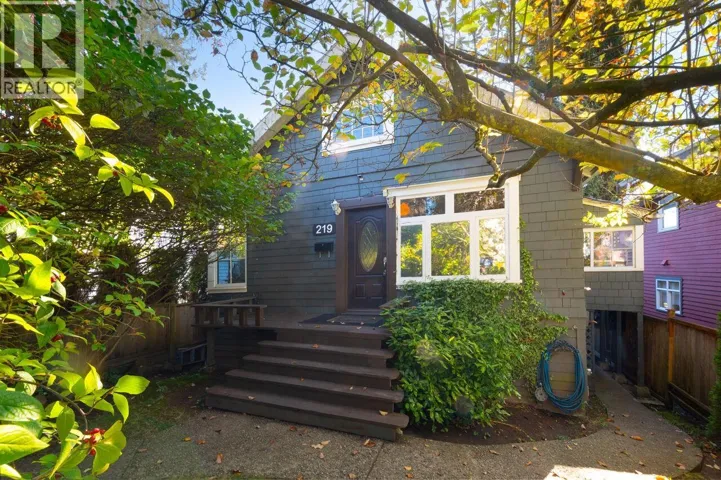 219 E 29TH STREET, North Vancouver, British Columbia V7N1C8
