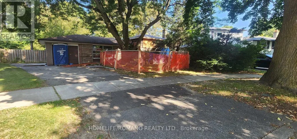 14 THREADNEEDLE CRESCENT, Toronto (Hillcrest Village), Ontario M2H1Z4