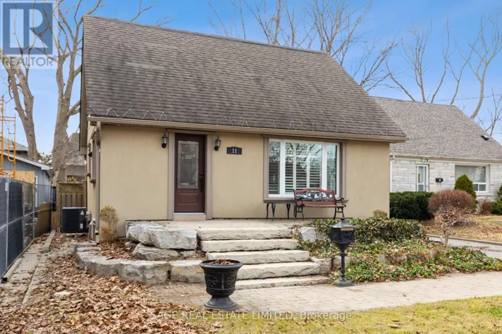 11 CHELSEA DRIVE, Toronto (Alderwood), Ontario M8W4R5