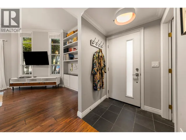 709 PRIOR STREET, Vancouver, British Columbia V6A2G8
