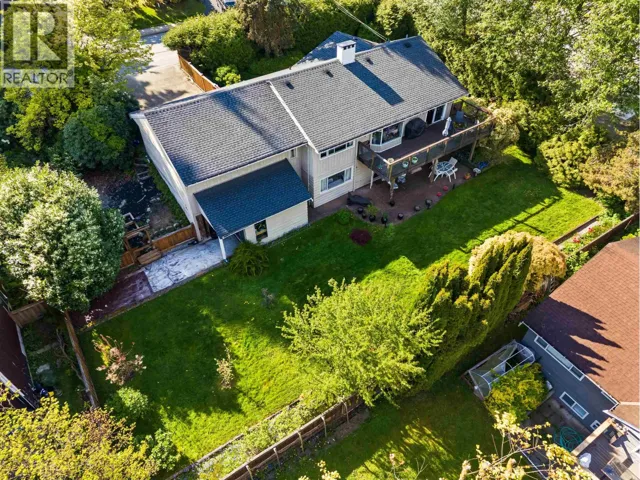 998 FAIRWAY DRIVE, North Vancouver, British Columbia V7G1L8