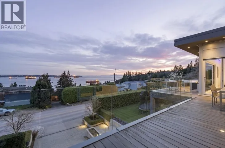 3305 WESTMOUNT ROAD, West Vancouver, British Columbia V7V3G5