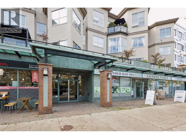 302 131 W 3RD STREET, North Vancouver, British Columbia V7M1E7