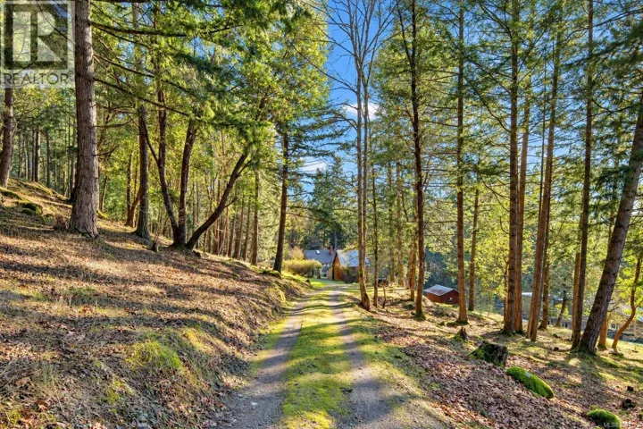 1183 Hillgrove Rd, North Saanich, British Columbia V8L5R8