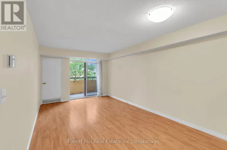 Virtually staged liv/dining room