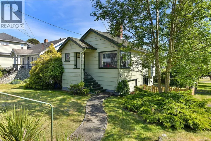 1113 Esquimalt Rd, Esquimalt, British Columbia V9A3N5