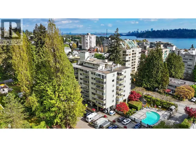 212 1425 ESQUIMALT AVENUE, West Vancouver, British Columbia V7T1L1