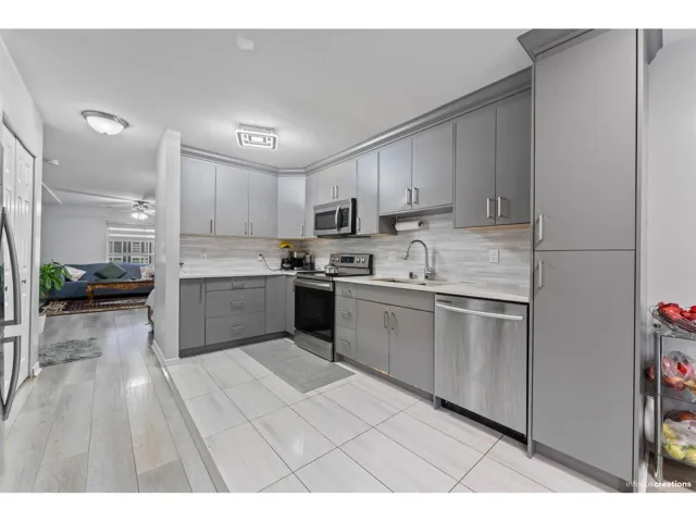 9 12730 66 AVENUE, Surrey, British Columbia V3W1P3
