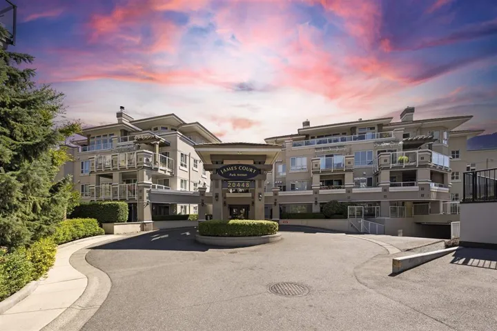 302 20448 PARK AVENUE, Langley, British Columbia V3A4N3