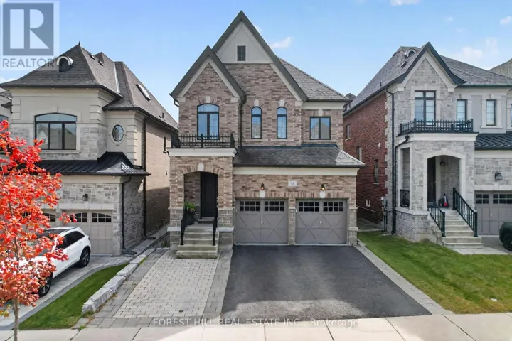 18 HACKWOOD CRESCENT, Aurora (Aurora Grove), Ontario L4G0V1