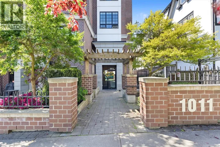 105 1011 Burdett Ave, Victoria, British Columbia V8V3G9