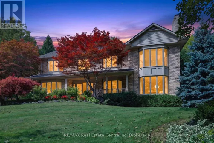 179 OAKLANDS PARK COURT, Burlington (Bayview), Ontario L7T4G9