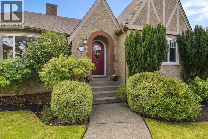 2585 Dufferin Ave, Oak Bay, British Columbia V8R3L5