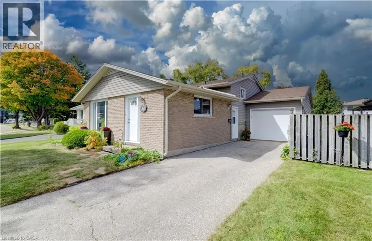 30 KINGSWOOD Drive, Kitchener, Ontario N2E1A7