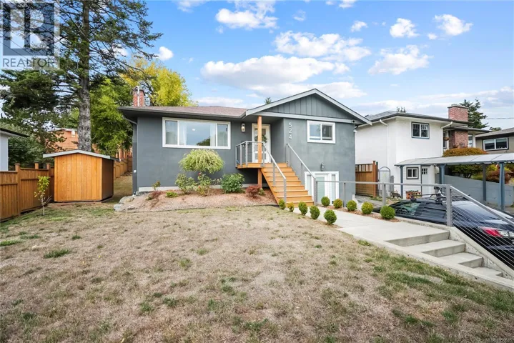 524 Warren Ave, Saanich, British Columbia V8Z2J5