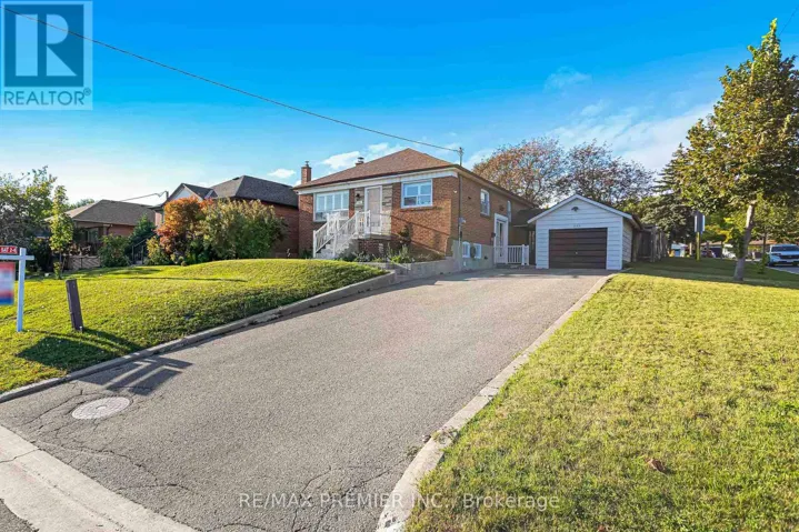 240 CALVINGTON STREET, Toronto (Downsview-Roding-CFB), Ontario M3M2N4