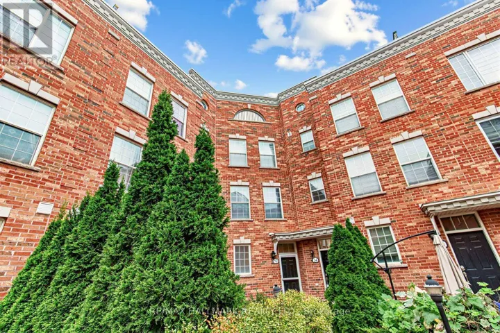34 FAIRHEAD MEWS, Toronto (East End-Danforth), Ontario M4E3Y4