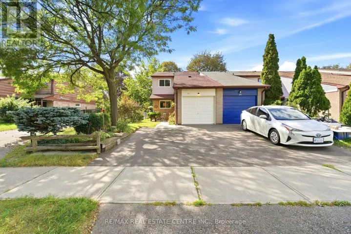 25 SCOTTSDALE COURT, Brampton (Brampton East), Ontario L6W3R8