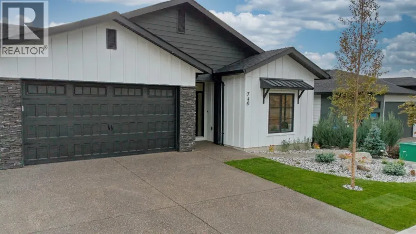 749 Carleton Street, Kelowna, British Columbia V1V0A8