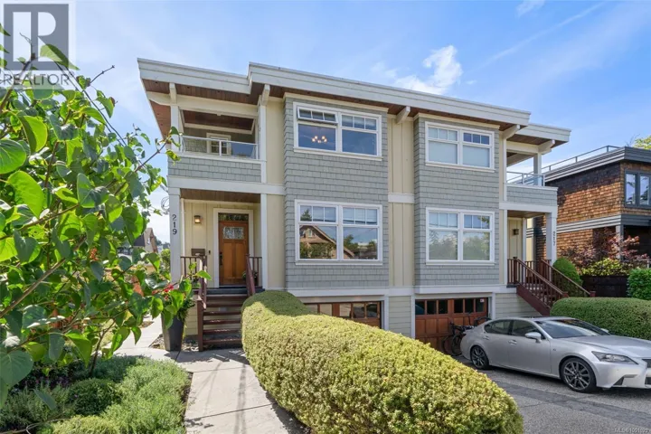 219 Michigan St, Victoria, British Columbia V8V1R4