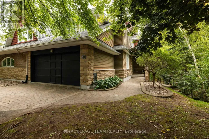 19 CREEKS END LANE, Ottawa, Ontario K2H1C7